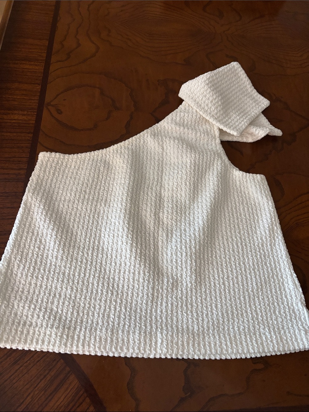 Club Monaco Off-White Textured One-Shoulder Top - Picture 5 of 6